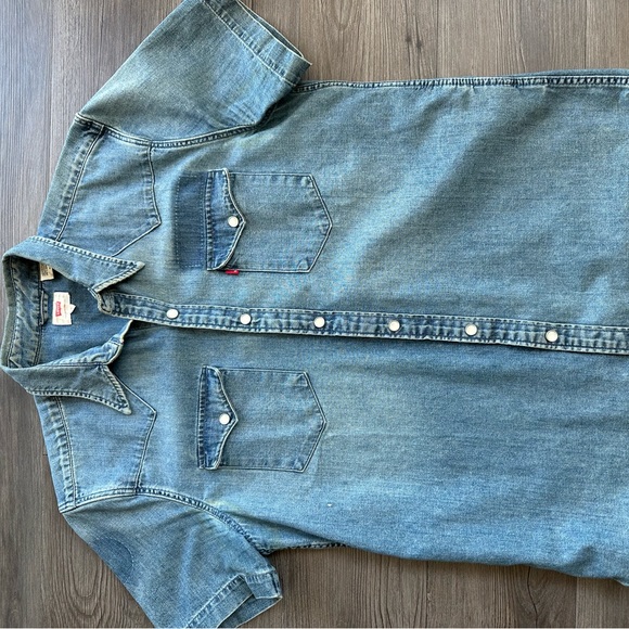 Levis denim shirt - Picture 1 of 2